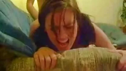 אמא סקס חינם עם חיות עושה עיסוי בלונדיני ואוננות כוס עם צעצוע מין סגול