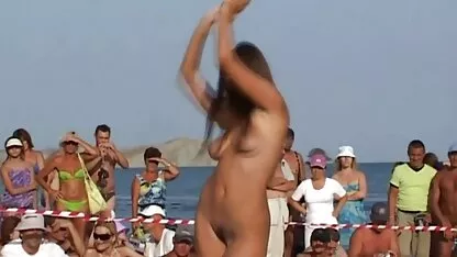 אישה מאוננת מול סקס מצלמות חיות מצלמה, דגדגן לא מציאותי.