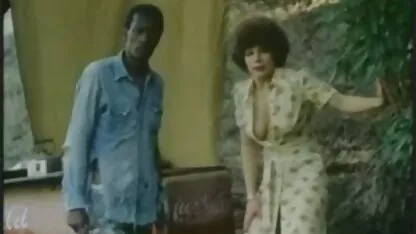 דודה ג ' ינג ' ית סקס עם חיות חינם מאוננת עם דילדואים בצבעים גדולים ושונים