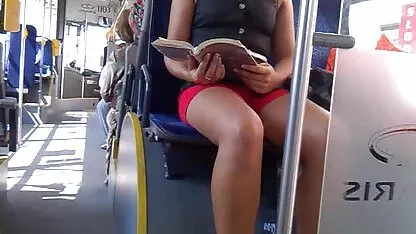 האיש שמסיר תחתונים ממאהב סקס חיות חינם רחב כתפיים ומכה אותו בנרתיק מול המצלמה