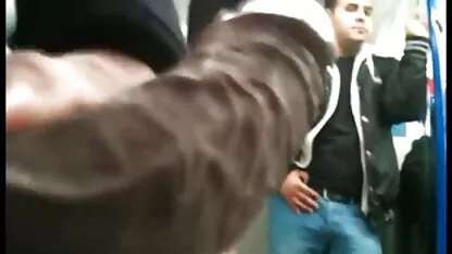 שני פרקים זהים שבהם הברונטית מראה סטריפטיז על המיטה. צאט מצלמות חינם