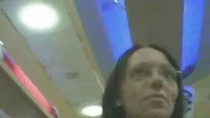 ג ' ינג ' ית זניה לאי עם חזה קטן זיין hahala בחלק העליון צהוב צאט מצלמות חינם פרימיום