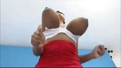 יופי צאט פורנו חינם צעיר נהנה מלטף לסבית על ספורט מחצלת