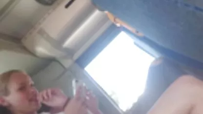לאנשים קירחים יש אמא אסייתית בבד שחור. מצלמות סקס חי חינם