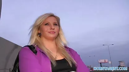 בחורה סינית מקליטה סקס עם מצלמות גייז חינם דילדו צהוב במצלמת אינטרנט