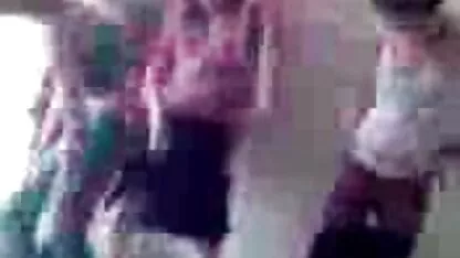 ברונטית בוגרת מצלמות סקס חינמיות עם ציצים מזויפים תידפק על ידי גבר ששאוב בשירותים