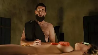 הבלונדינית מצצה את הזין של הגבר סקס חינם חיות ואז נותנת לו להזדיין על הספה