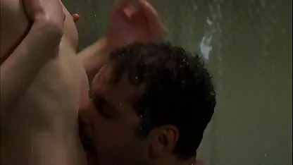סרטן ברונטי סקסי ולוקח זין בתחת סקס מצלמות חיות