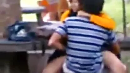 ברונטית שמנה תתעסק עם שני צאט סקס חינם בחורים במיטה.