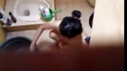 היופי מלטף סקס חינם חיות את הנרתיק שלה באצבעות ועושה את קוני בלונדינית עם קעקוע