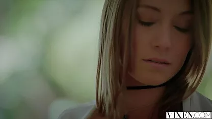 גבר מלקק פי טבעת ונרתיק אסיה לבוש עם זין מצלמות גייז חינם מנוצות והקניט את הדגדגן שלה
