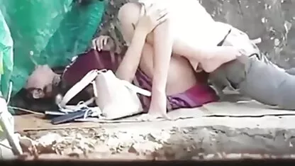 מאהב רזה מגרד שותף מבוגר שמן במהלך סקס מצלמות סקס בשידור חי חינם בנרתיק