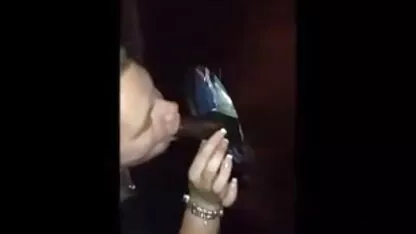 גבר מזיין מבוגר שמרגש סקס בלייב מין חינם על ידי האח