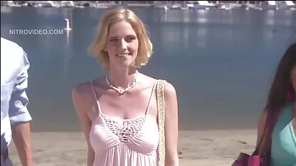 הבלונדינית מצלמות סקס חי חינם והעור שלך כהה החליטו לעשות אהבה