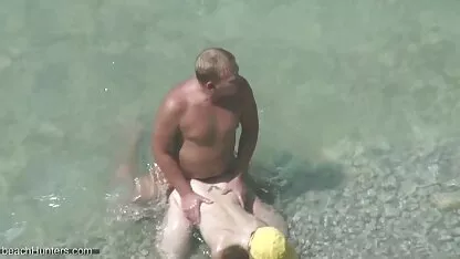 גבר מייבש אישה שמנמנה סקס מצלמות חיות במלון.