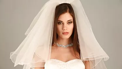 MILF לוקח את החצאית הארוכה שלה ושם אותה manda-lei בתא המטען של הדיירים מצלמות לייב פורנו הצעירים