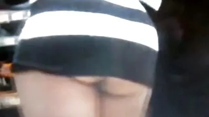 פרצוף בלונדיני סרטי סקס עם חיות חינם בוגר, מאהב יושב בחדר השינה.