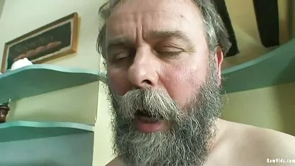 בנות נמצאות באוסף, דפוקות בסקס אנאלי, וחלקן סקס בשידור חי חינם מקבלות שפיך בפה.