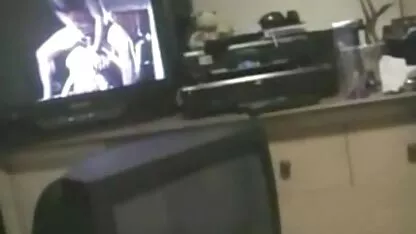 לזיוף יש שחקנית שמוצצת גבוה שיחות וידאו סקס חינם עם פין גדול בתחת.