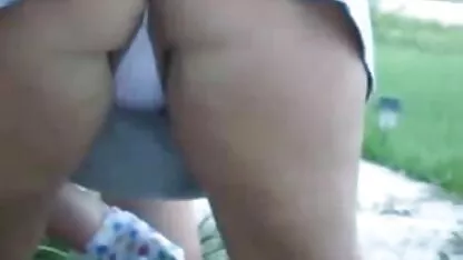 בלונדינית עם קעקועים בגרביונים סקס עם חיות חינם נדפקת