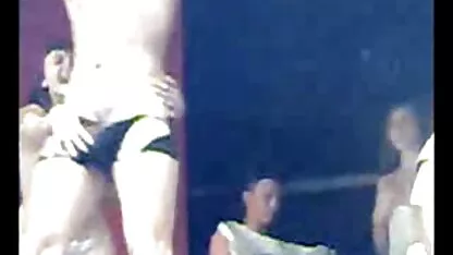 גבר לבן מזיין אישה שחורה הוא רזה וגבר על מצלמות xxx הכובע שלה
