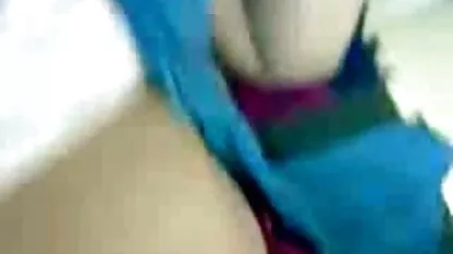 נשים רוסיות מוצצות את הזין של סקס עם חיות חינם בעלה במטבח