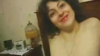 בחורה עם בחור מזיין בפה וכוס במלון מצלמות מין חינם מול המראה