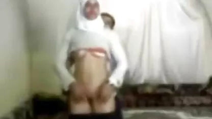 בחור מזיין אישה בוגרת על כיסא במטבח סקס מצלמות צט