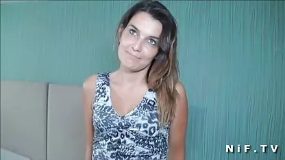 בלונדינית צאט פורנו חינם ארוכת רגליים בלונדינית עם חתך גילוח עם בחורה