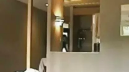 סקס אנאלי עם מצלמות גייז חינם בלונדינית על הספה.