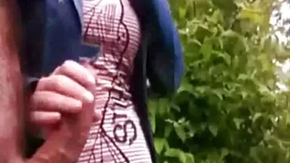 חברה מושכת כוס ושפיך על שדיים גדולים מצלמות צאט חינם של החברה שלו