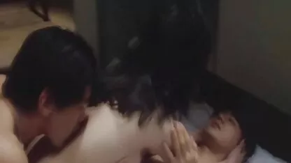 בחור זיין בלונדינית זוהרת ' בכל החורים מצלמות סקס חינמיות בקוטג.