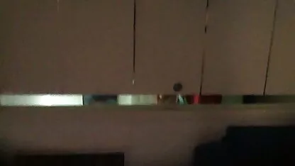 גבר שם סרטן מצלמות מין חינם על בלונדינית רזה וזיין אותה.