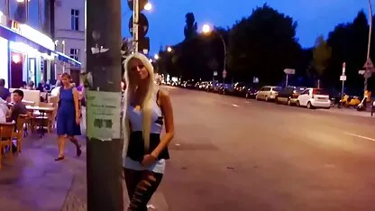 ג ' ינג מצלמות צאט חי ' י מזדיין על החוף רוקי