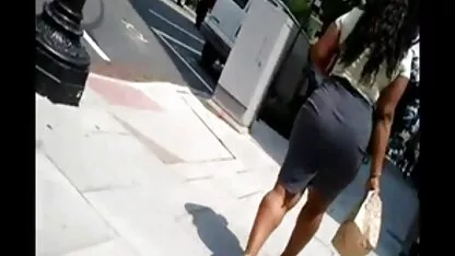 מתעמלת רוקדת על סקס מצלמות חינם העמוד ומתפשטת.