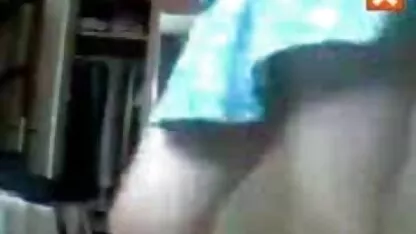 השכן בוגר שם את מנדניה בתא מטען גדול מצלמות סקס לייב חינם של גבר במטבח
