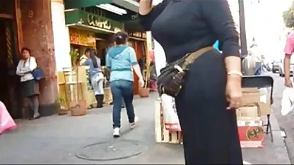 בלה בלס משוויצה בגוף העירום שלה ומקבלת סקס חיות חינם זיון בתחת מחאל